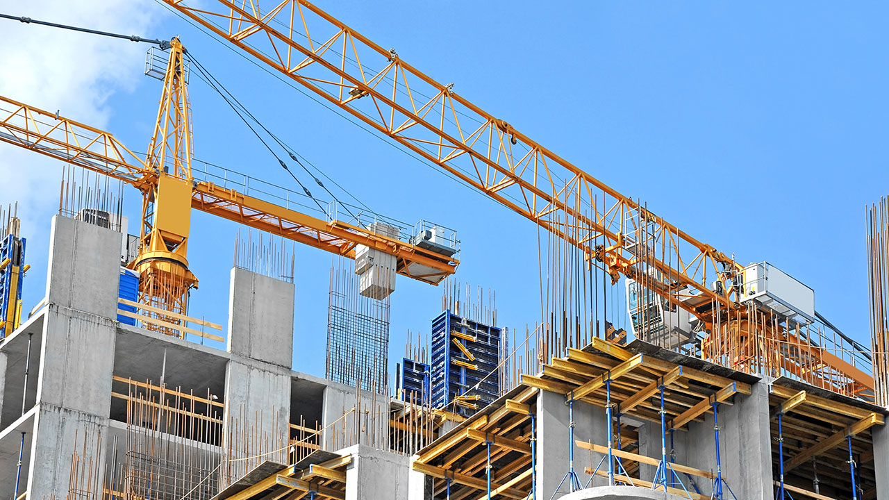 Employee reviewing contractor agreements on online portal