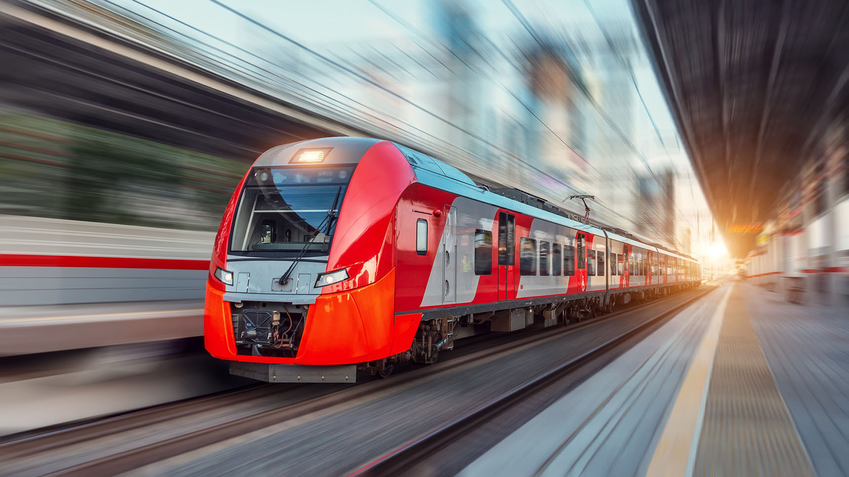 Employee reviewing contractor agreements on online portal